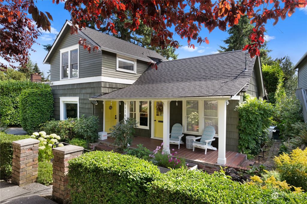 Photo of 9116 15th Avenue NE, Seattle, WA 98115 (MLS # 2276964)