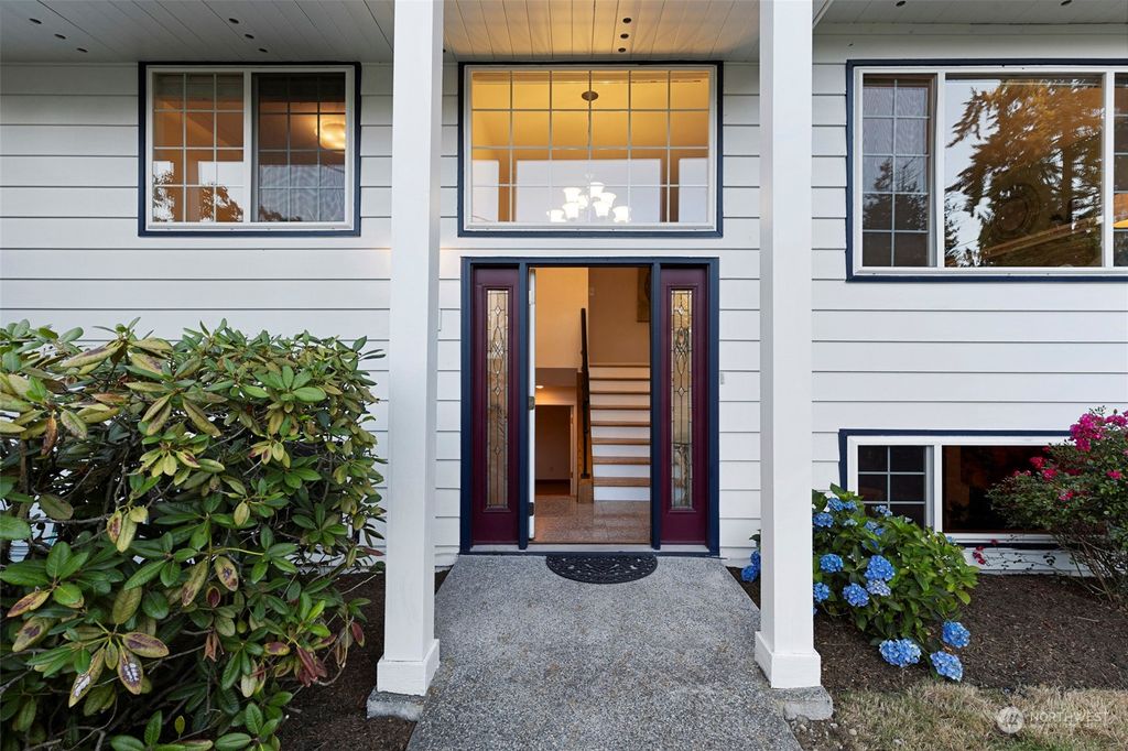 Photo of 5020 114th Avenue NE, Kirkland, WA 98033 (MLS # 2264572)