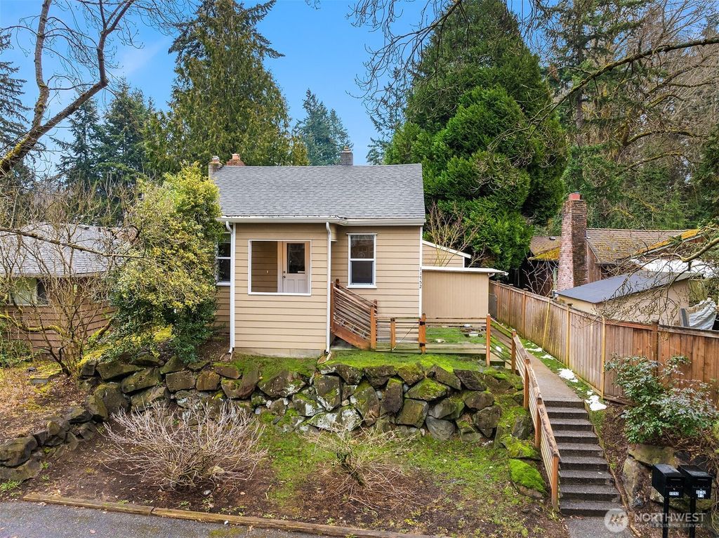 Photo of 11752 35th Avenue NE, Seattle, WA 98125 (MLS # 2335178)