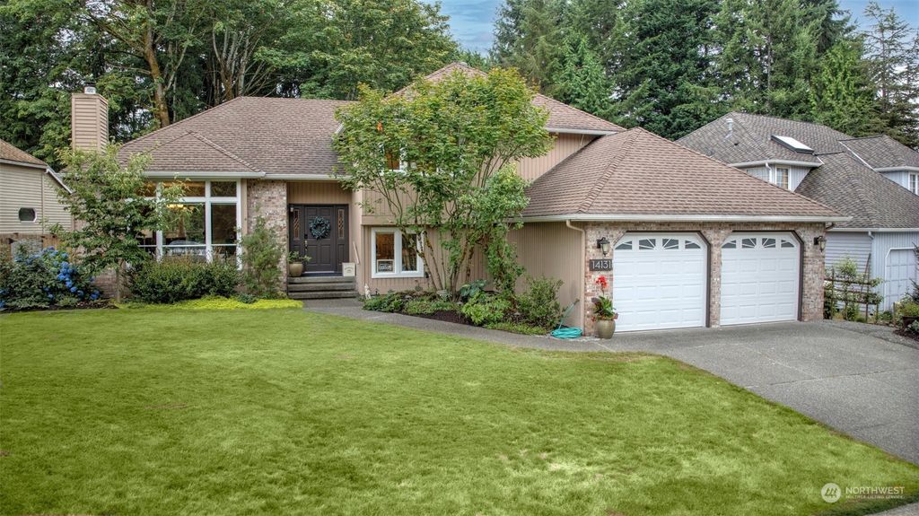 Photo of 14131 SE 180th Place, Renton, WA 98058 (MLS # 2148425)