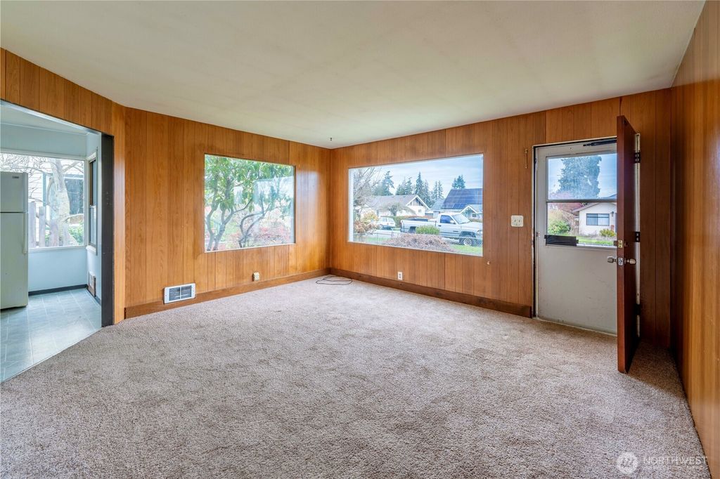 Photo of 918 E 5th Street, Port Angeles, WA 98362 (MLS # 2481184)