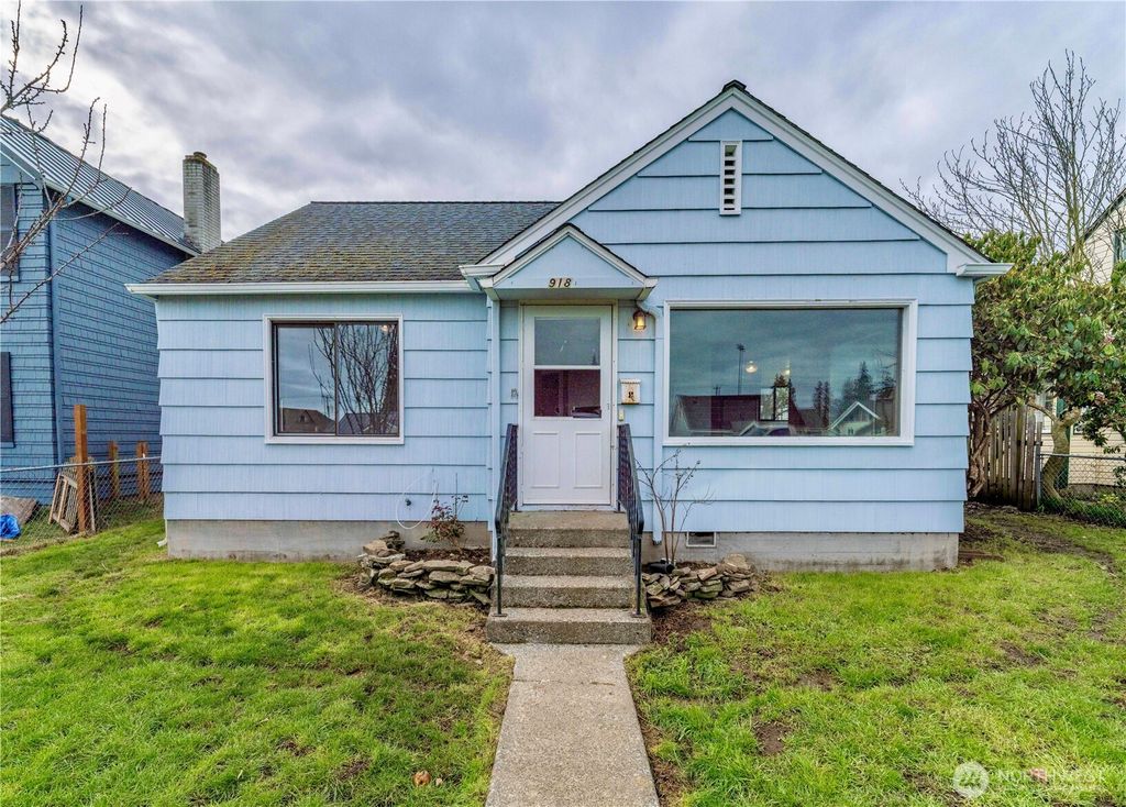 Photo of 918 E 5th Street, Port Angeles, WA 98362 (MLS # 2481184)