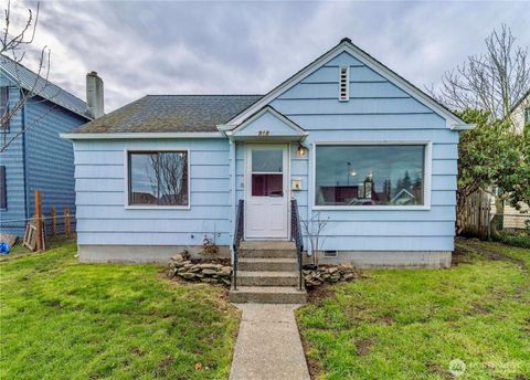 Photo of 918 E 5th Street, Port Angeles, WA 98362 (MLS # 2481184)