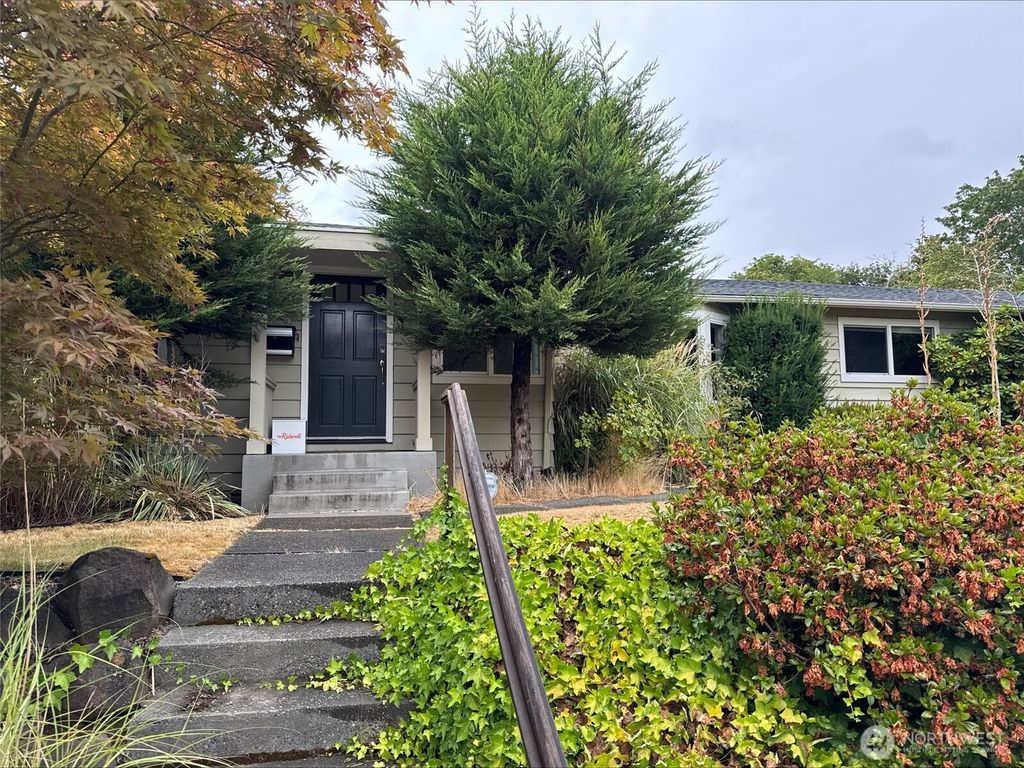 Photo of 801 29th Ave E Ave, Seattle, WA 98112 (MLS # 2421555)