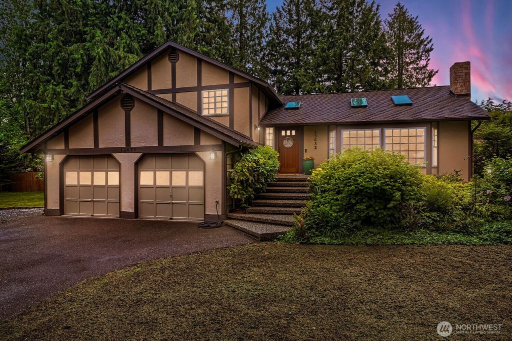 Photo of 13632 Beverly Park Road, Lynnwood, WA 98087 (MLS # 2524472)