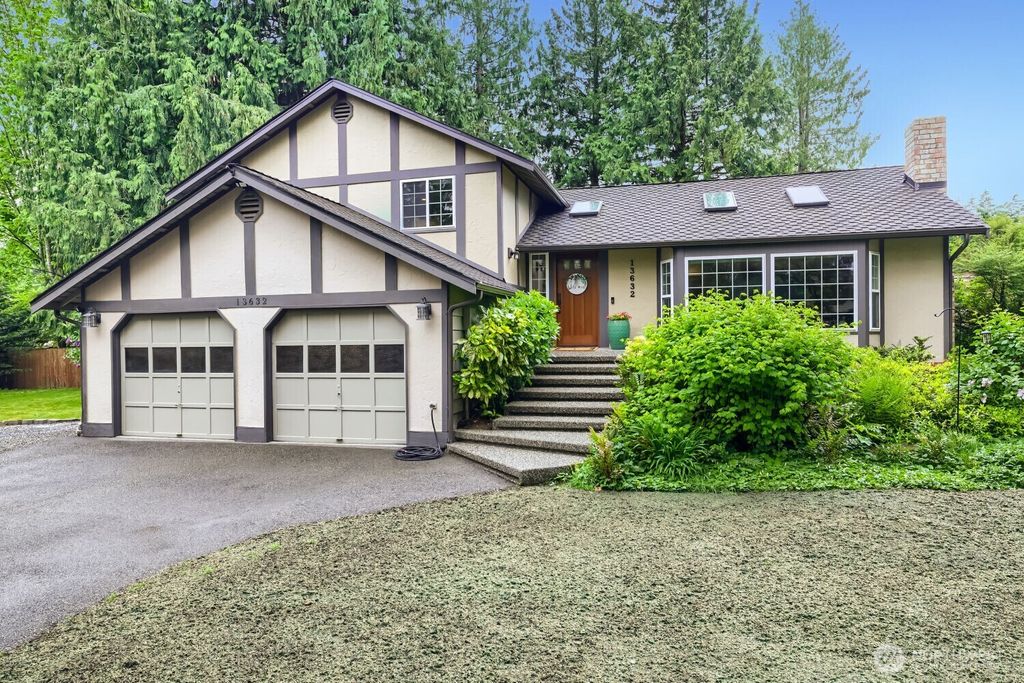 Photo of 13632 Beverly Park Road, Lynnwood, WA 98087 (MLS # 2524472)