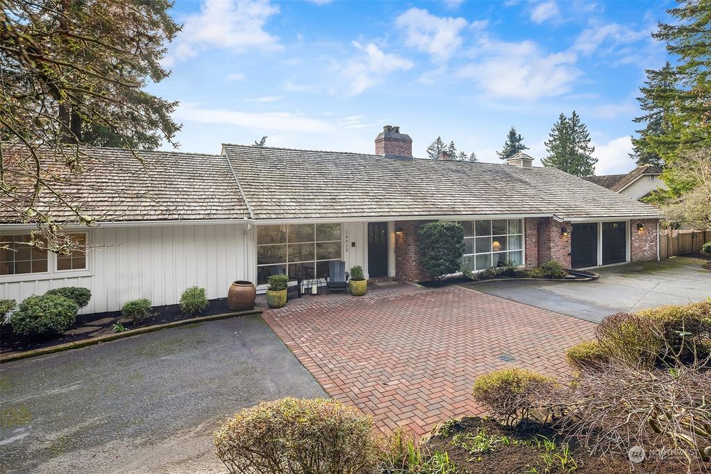 Photo of 10415 SE 29th Street, Bellevue, WA 98004 (MLS # 2324236)