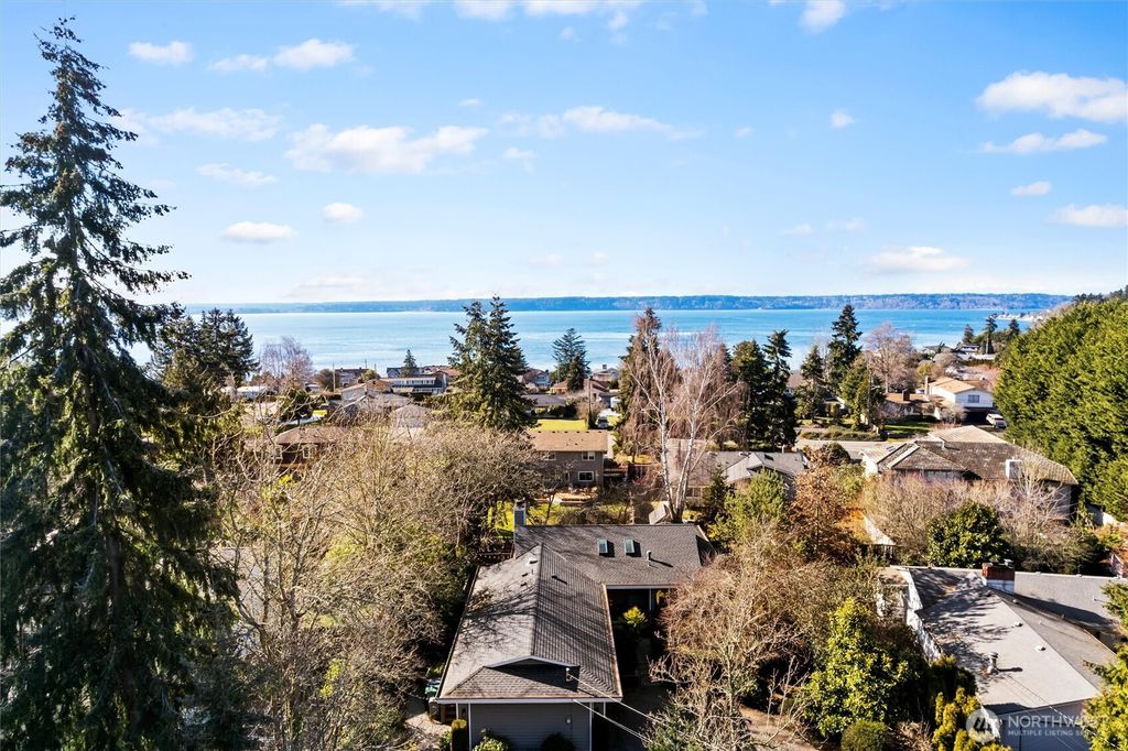 Photo of 17989 Riviera Place SW, Normandy Park, WA 98166 (MLS # 2333508)