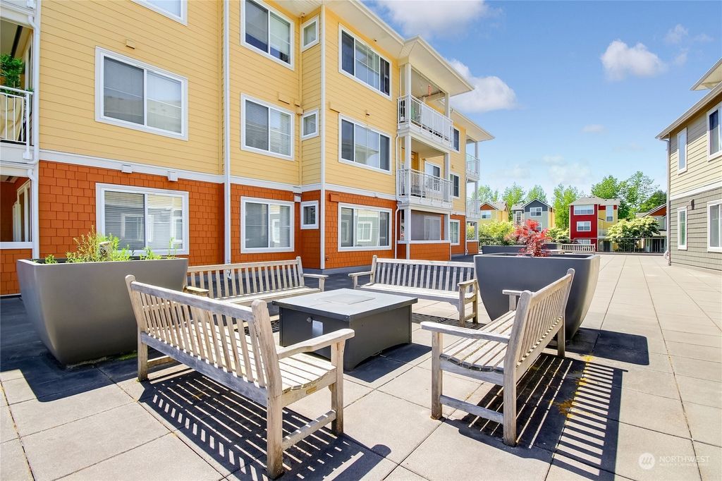 Photo of 537 225th Lane NE #C204, Sammamish, WA 98074 (MLS # 2246387)