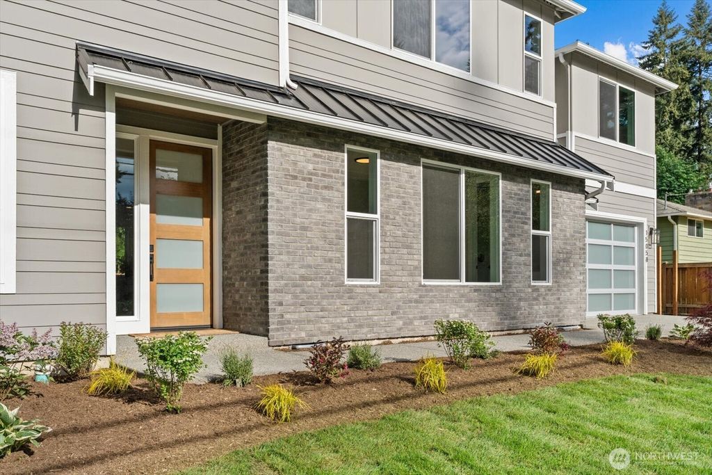 Photo of 15058 75th Ave AVE NE, Kenmore, WA 98028 (MLS # 2520943)