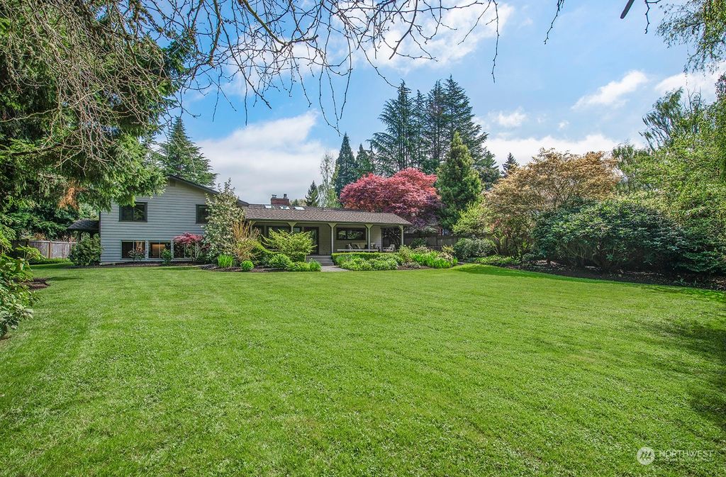 Photo of 41 Tatoosh Key, Bellevue, WA 98006 (MLS # 2077587)