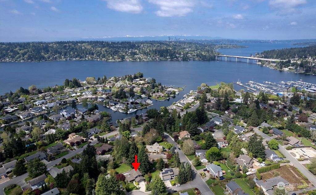Photo of 41 Tatoosh Key, Bellevue, WA 98006 (MLS # 2077587)
