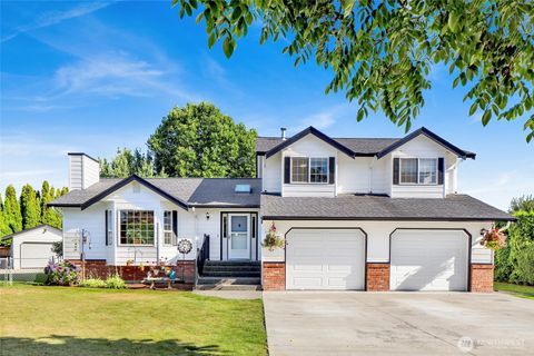 Photo of 1048 Edgewater Lane, Lynden, WA 98264 (MLS # 2410710)