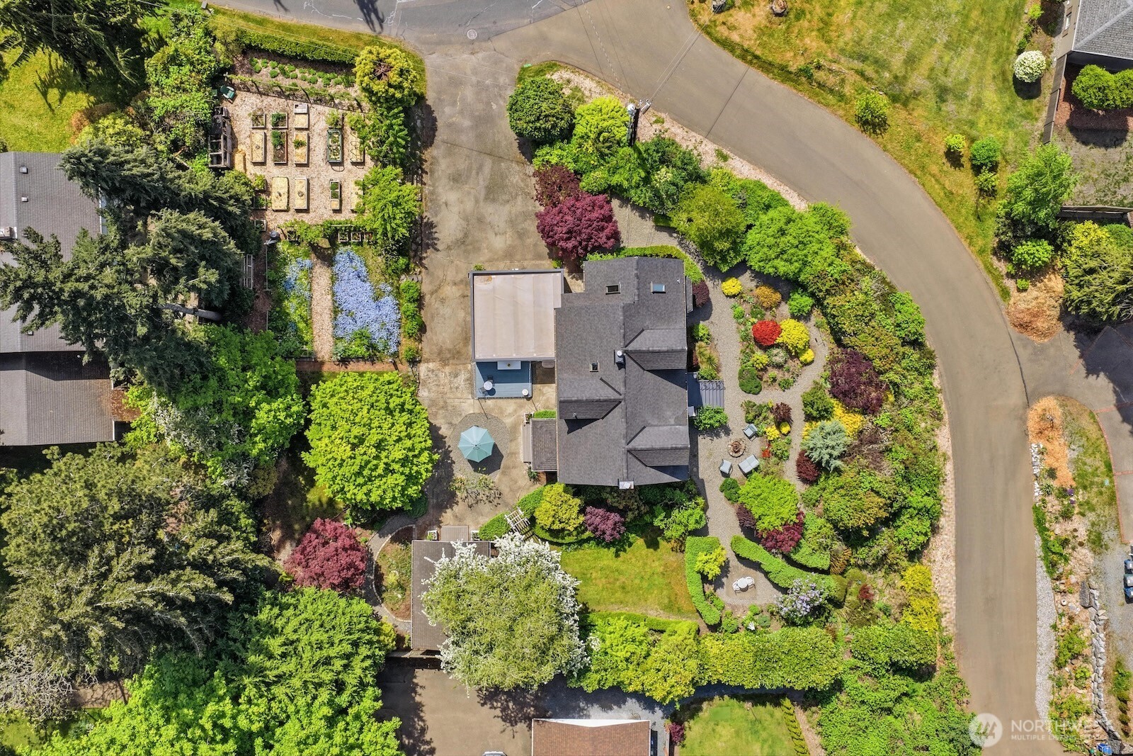 7219 Soundview Drive