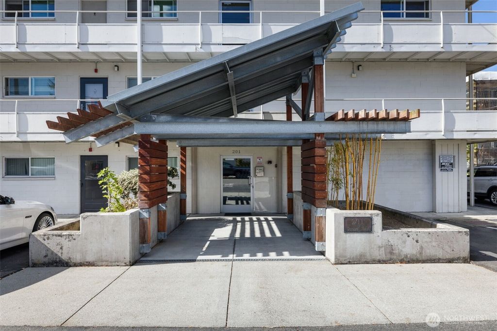 Photo of 201 2nd Street S #201, Kirkland, WA 98033 (MLS # 2475435)