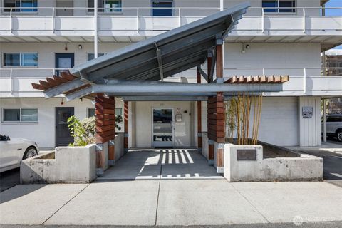 Photo of 201 2nd Street S #201, Kirkland, WA 98033 (MLS # 2475435)