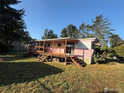 Photo of 1810 225th Place, Ocean Park, WA 98640 (MLS # 2435482)
