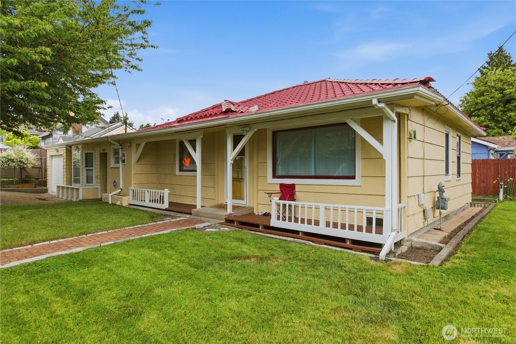 Photo of 1860 S 128th Street, Burien, WA 98168 (MLS # 2526931)