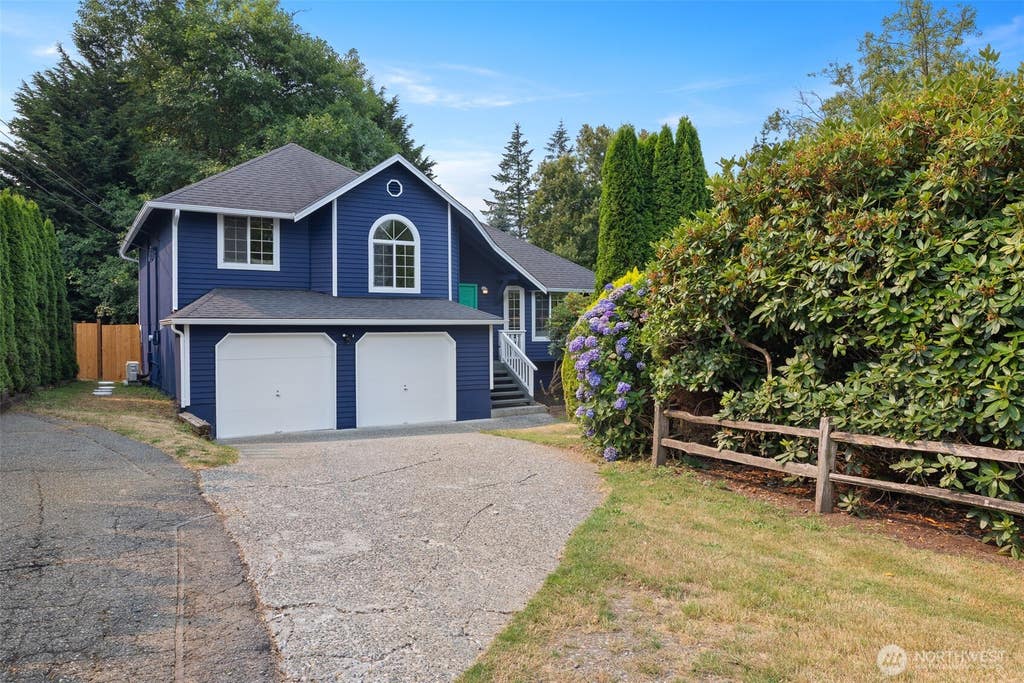Photo of 1602 151st Place SW, Lynnwood, WA 98087 (MLS # 2553820)