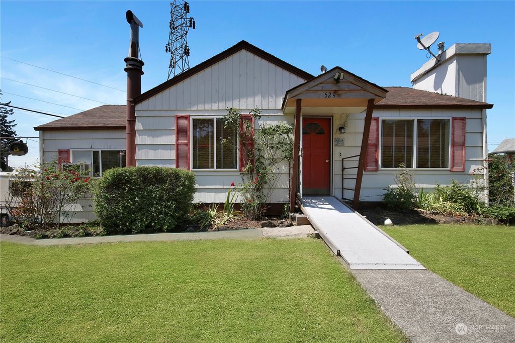 Photo of 529 Grandey Way NE, Renton, WA 98056 (MLS # 2261826)