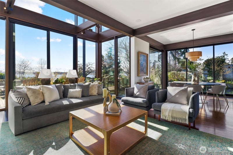 919 6th Street W