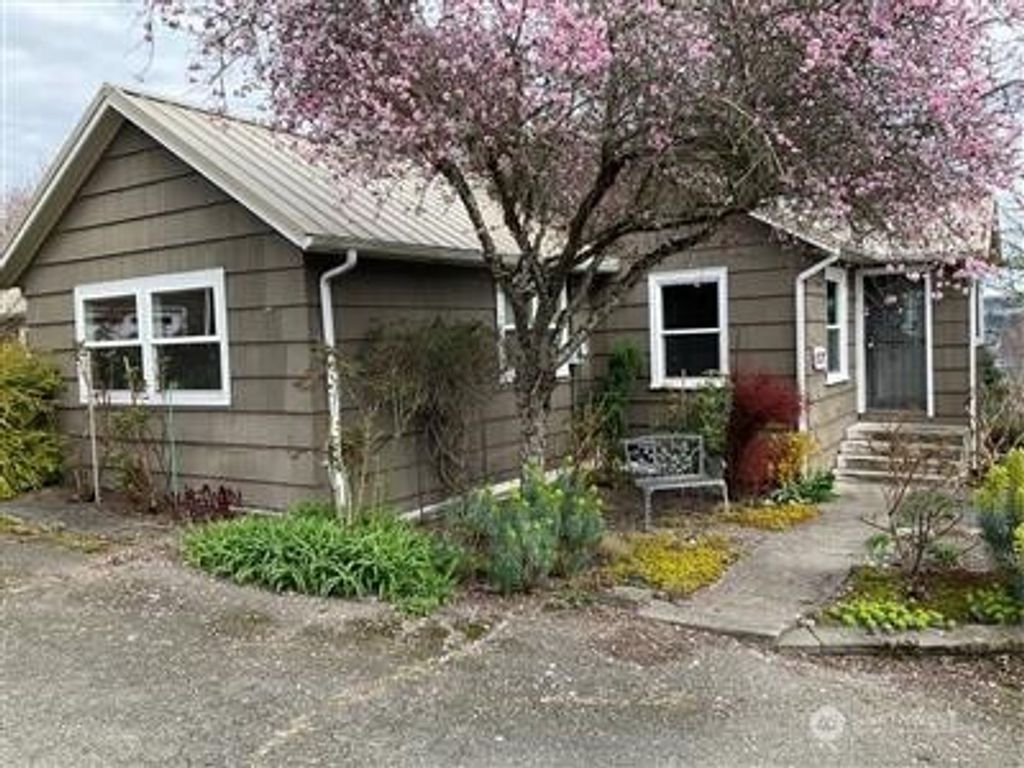 Photo of 6527 Seward Park Avenue S, Seattle, WA 98118 (MLS # 2365464)