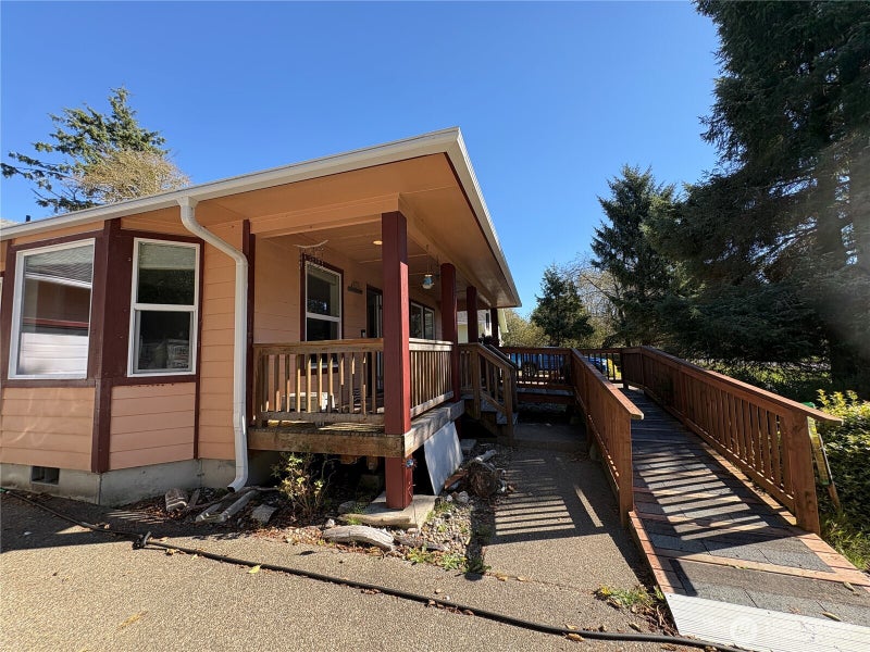 974 Mount Olympus Avenue SE