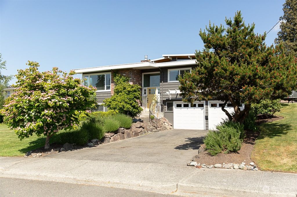 Photo of 221 8th Avenue S, Edmonds, WA 98020 (MLS # 2127015)