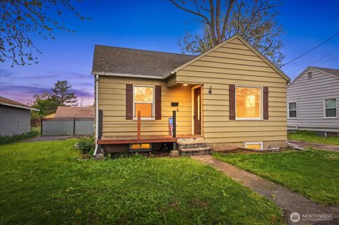 Photo of 317 NE Ash Avenue, College Place, WA 99324 (MLS # 2509083)