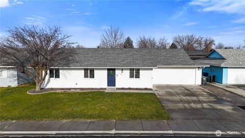 Photo of 1101 E Hayden Drive, Moses Lake, WA 98837 (MLS # 2474572)