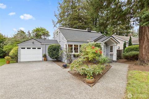 Photo of 1711 NE 113th Street, Seattle, WA 98125 (MLS # 2517786)