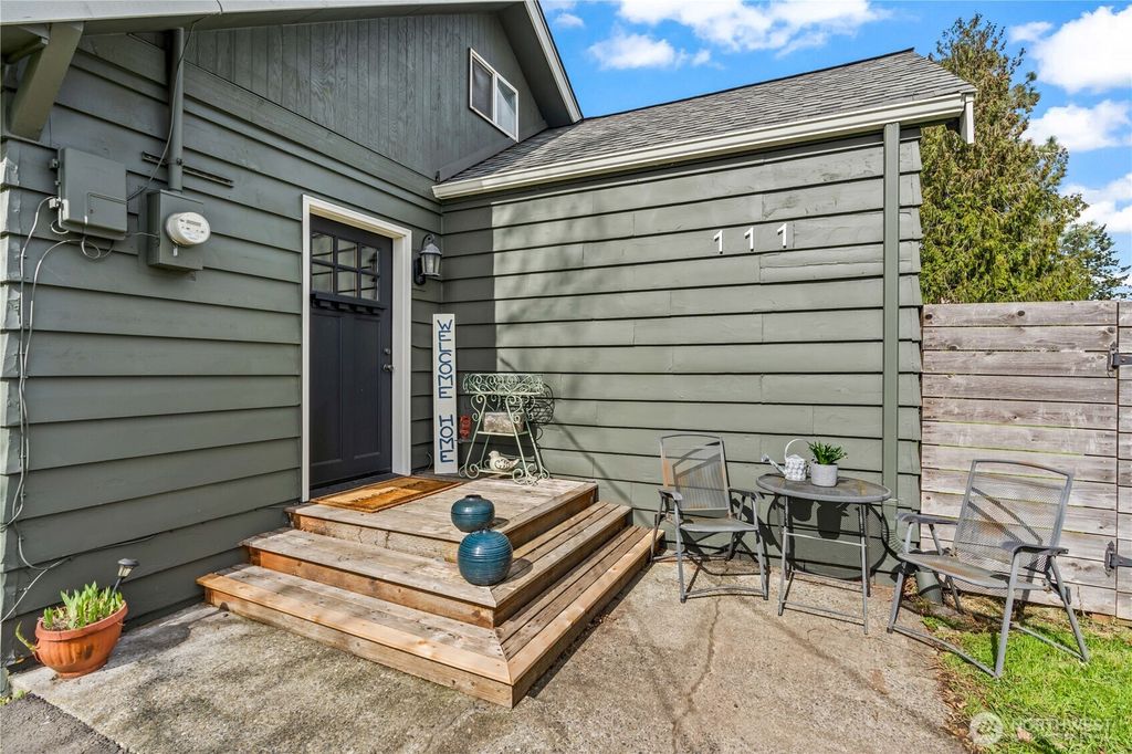 Photo of 111 1st Avenue N, Algona, WA 98001 (MLS # 2341198)