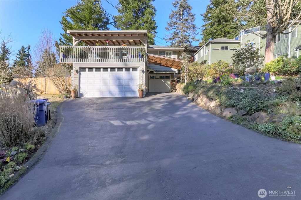 Photo of 2424 SW 152nd Street, Burien, WA 98166 (MLS # 2474634)