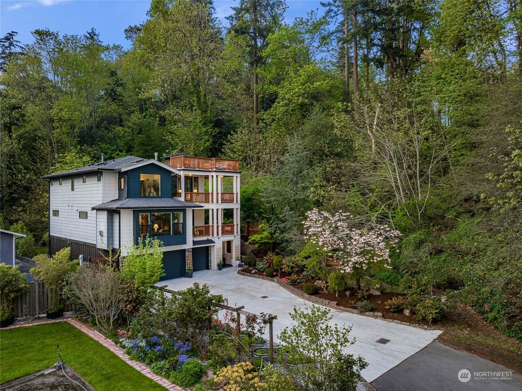 Photo of 11664 Seola Beach Drive SW, Burien, WA 98146 (MLS # 2064130)