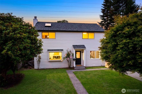 Photo of 7020 S 120th Place, Seattle, WA 98178 (MLS # 2547940)