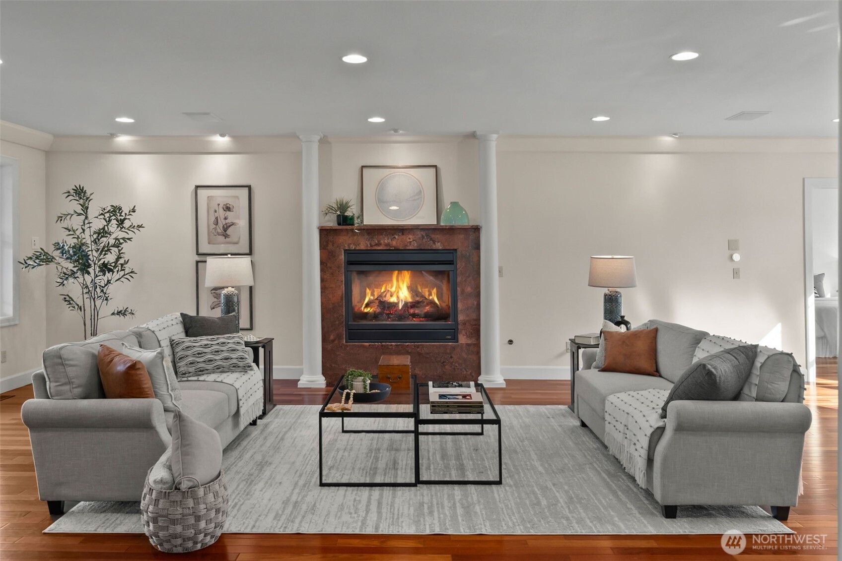 3725 Hollywood Drive NE