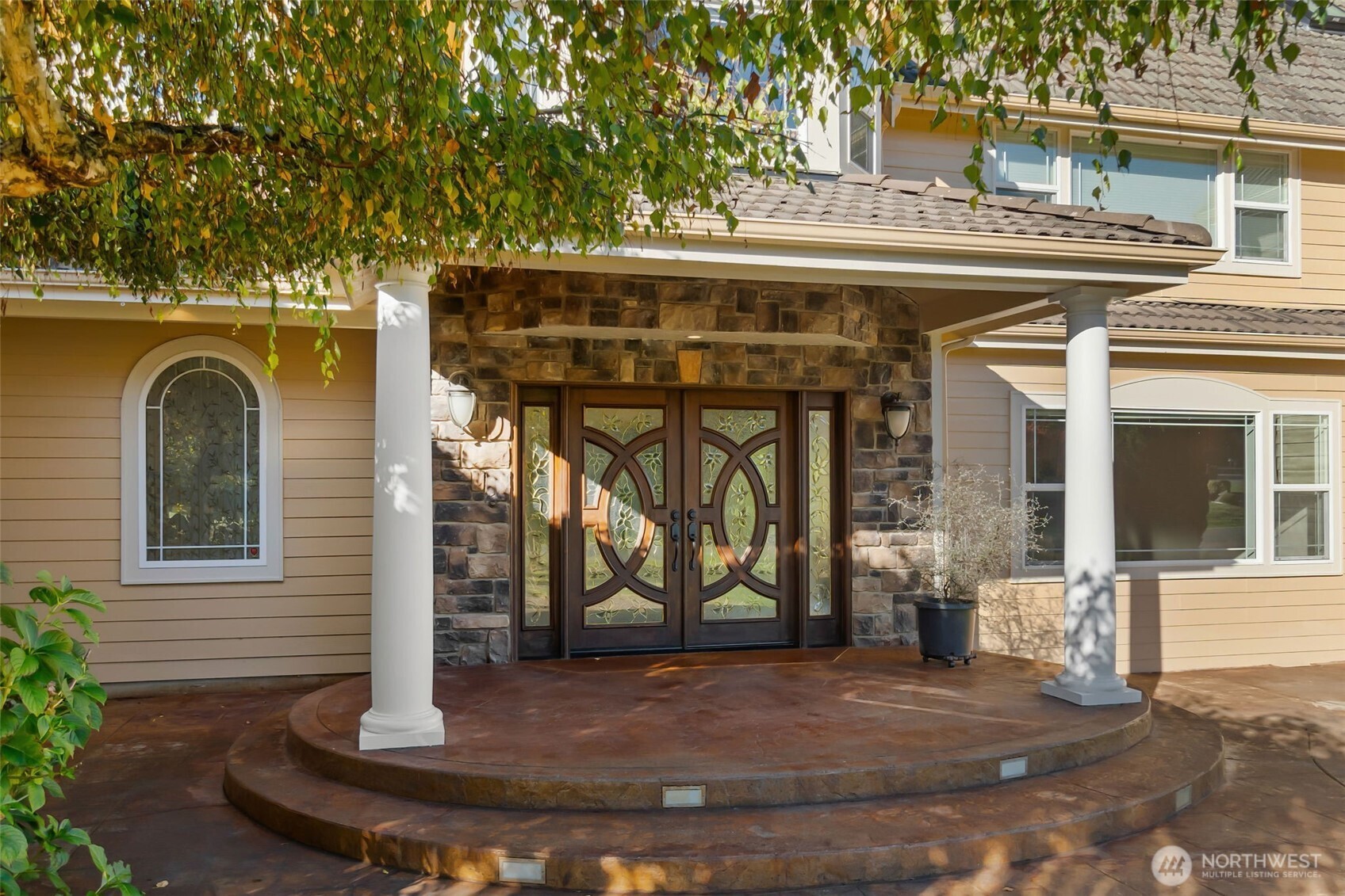 3725 Hollywood Drive NE