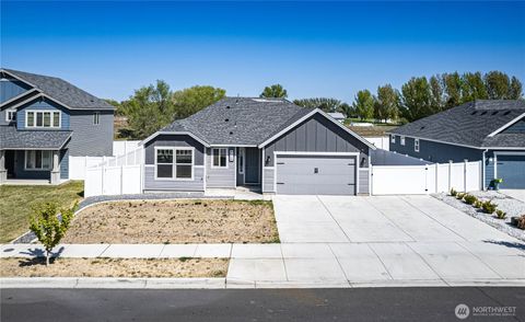 Photo of 4618 E Thrush Street, Moses Lake, WA 98837 (MLS # 2347113)