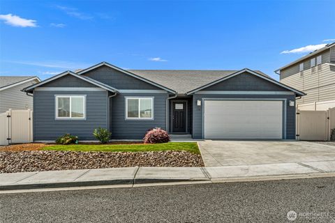 Photo of 138 S Nevada Avenue, East Wenatchee, WA 98802 (MLS # 2523323)
