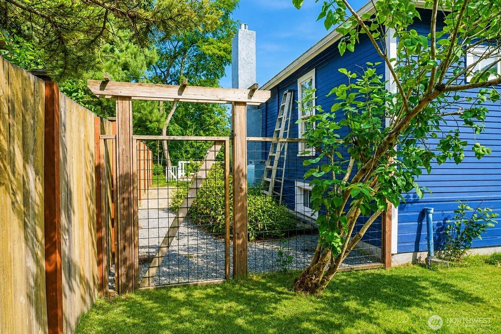 Photo of 4036 S 119th Street, Tukwila, WA 98168 (MLS # 2569431)