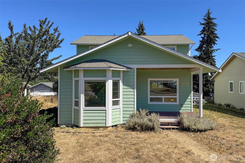 Photo of 1031 W 14th Street, Port Angeles, WA 98363 (MLS # 2564465)