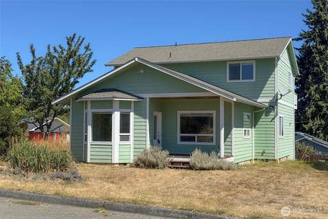 Photo of 1031 W 14th Street, Port Angeles, WA 98363 (MLS # 2564465)