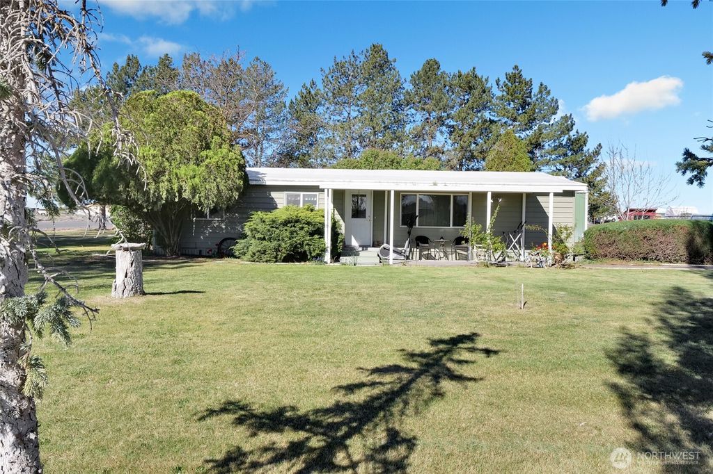 Photo of 9630 Rd. H.8 NE, Moses Lake, WA 98837 (MLS # 2506755)