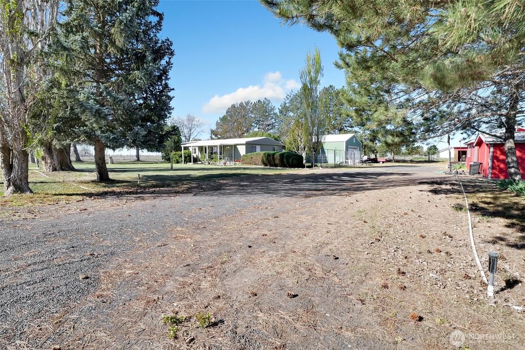 Photo of 9630 Rd. H.8 NE, Moses Lake, WA 98837 (MLS # 2506755)