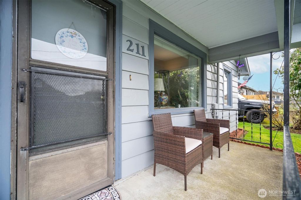 Photo of 211 30th St St, Hoquiam, WA 98550 (MLS # 2486183)