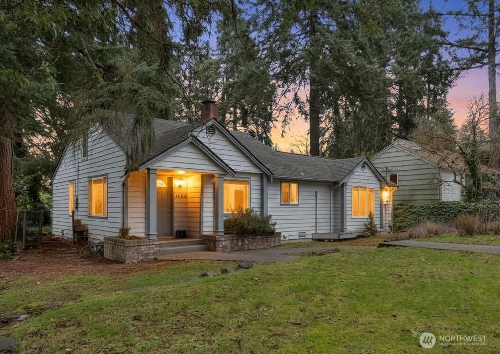 Photo of 12818 8th Avenue NE, Seattle, WA 98125 (MLS # 2468690)