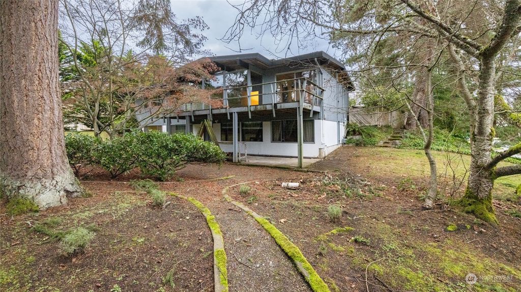 Photo of 16559 SE 45th Place, Bellevue, WA 98006 (MLS # 2319177)