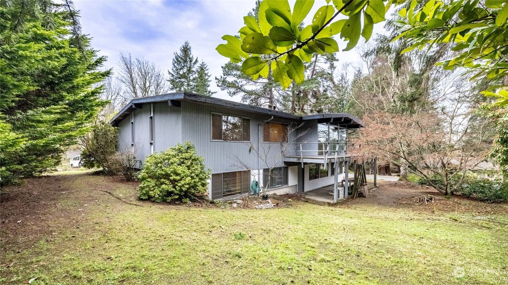 Photo of 16559 SE 45th Place, Bellevue, WA 98006 (MLS # 2319177)
