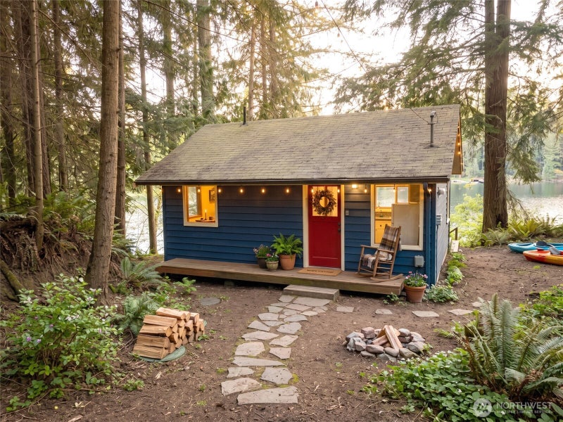 4945 Lakeside Drive
