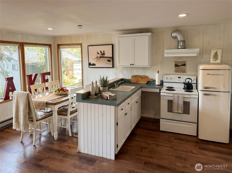 4945 Lakeside Drive